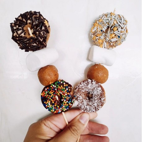 Brocheta de Donuts, cocada y marshmallow x10
