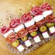 Pinchos de queso sevillana y salame x20
