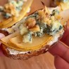 Bruschetta de pera queso azul y nueces x20